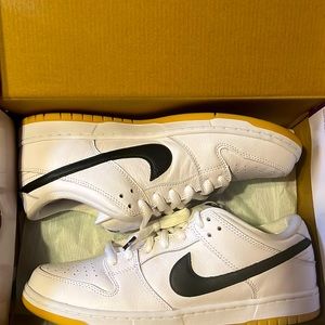 Nike SB dunk low pro (gum) size 11
